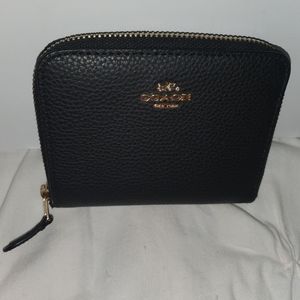 Pre-Owned Leather Coach Billfold Zip Around Wallet - Black